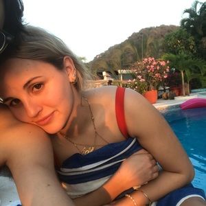 Meet your Posher, Elle